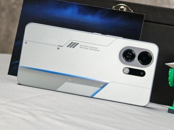 深资管 丝滑护眼不热 OPPO K13 Turbo缔造电竞级体验